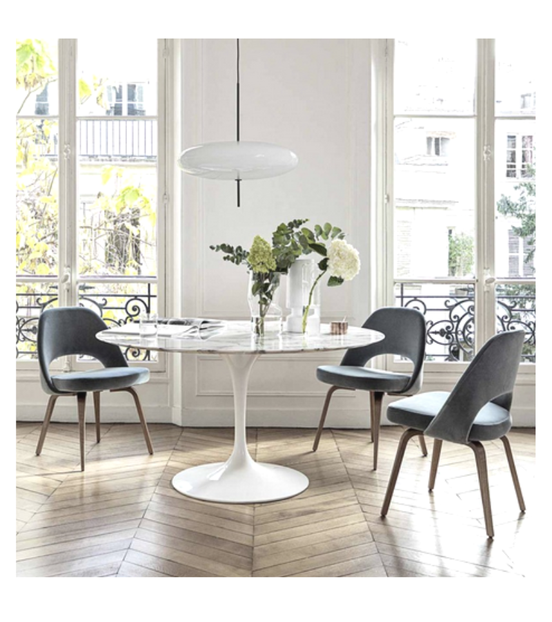 Round_Carrara_Marble_Table_with_Chairs